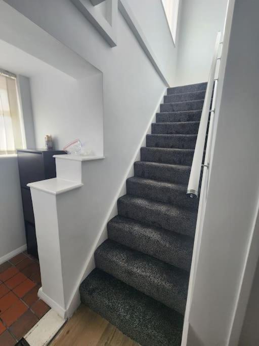 Charming 3-Bedroom Retreat With Modern Comforts South Ockendon Εξωτερικό φωτογραφία
