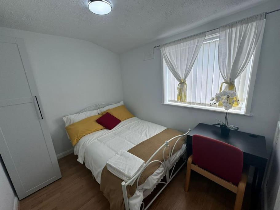 Charming 3-Bedroom Retreat With Modern Comforts South Ockendon Εξωτερικό φωτογραφία