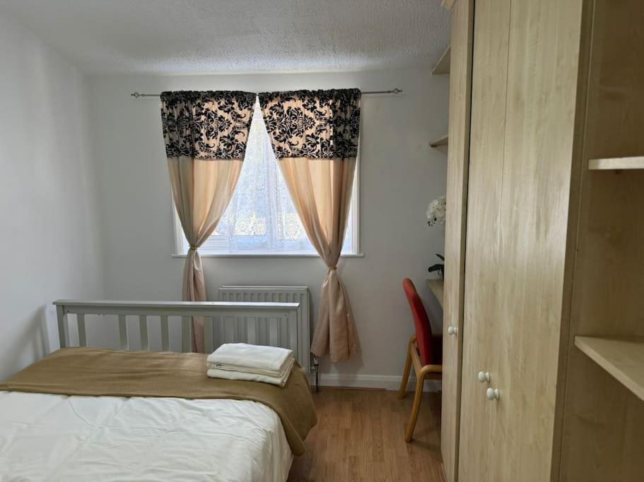 Charming 3-Bedroom Retreat With Modern Comforts South Ockendon Εξωτερικό φωτογραφία