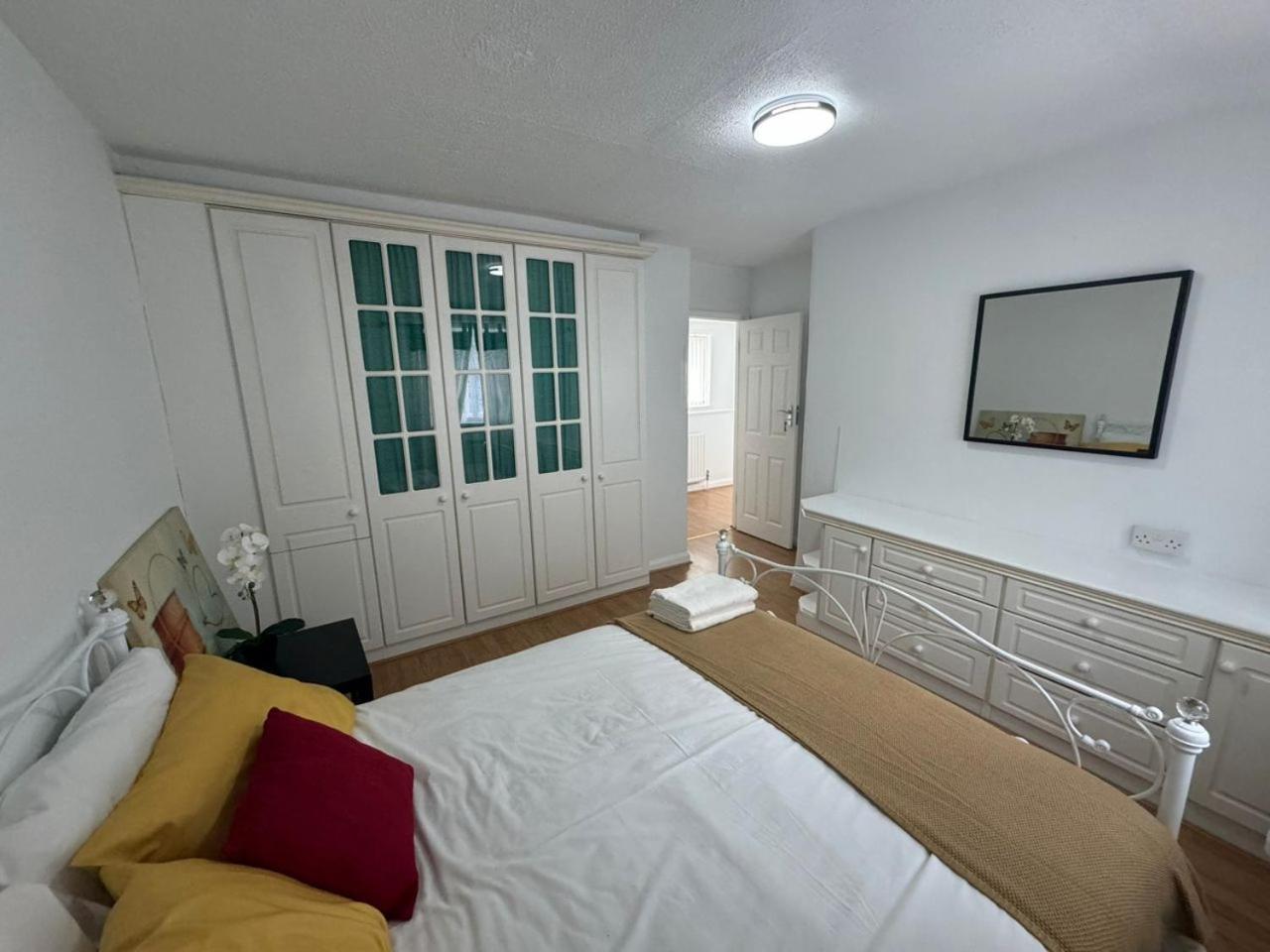 Charming 3-Bedroom Retreat With Modern Comforts South Ockendon Εξωτερικό φωτογραφία