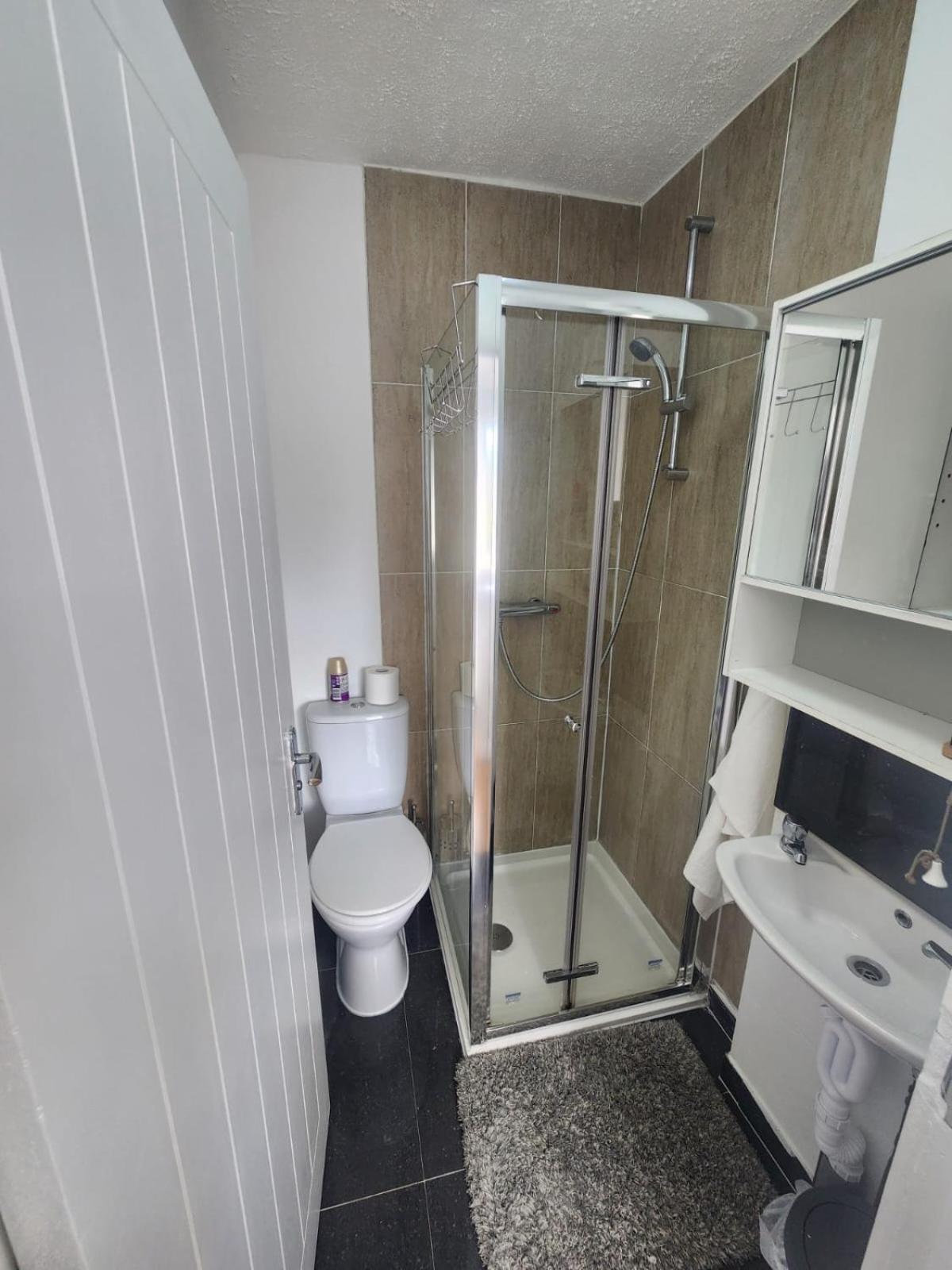 Charming 3-Bedroom Retreat With Modern Comforts South Ockendon Εξωτερικό φωτογραφία