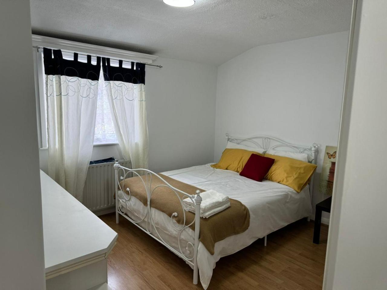 Charming 3-Bedroom Retreat With Modern Comforts South Ockendon Εξωτερικό φωτογραφία