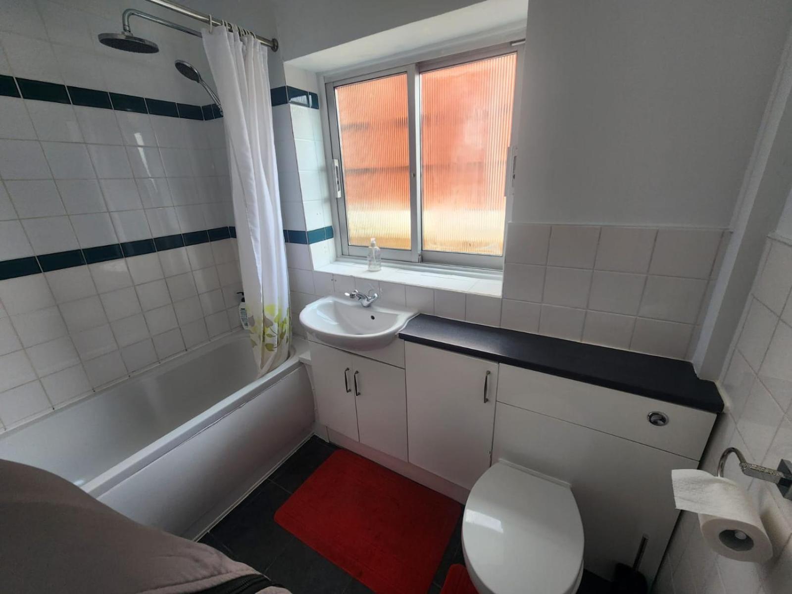 Charming 3-Bedroom Retreat With Modern Comforts South Ockendon Εξωτερικό φωτογραφία