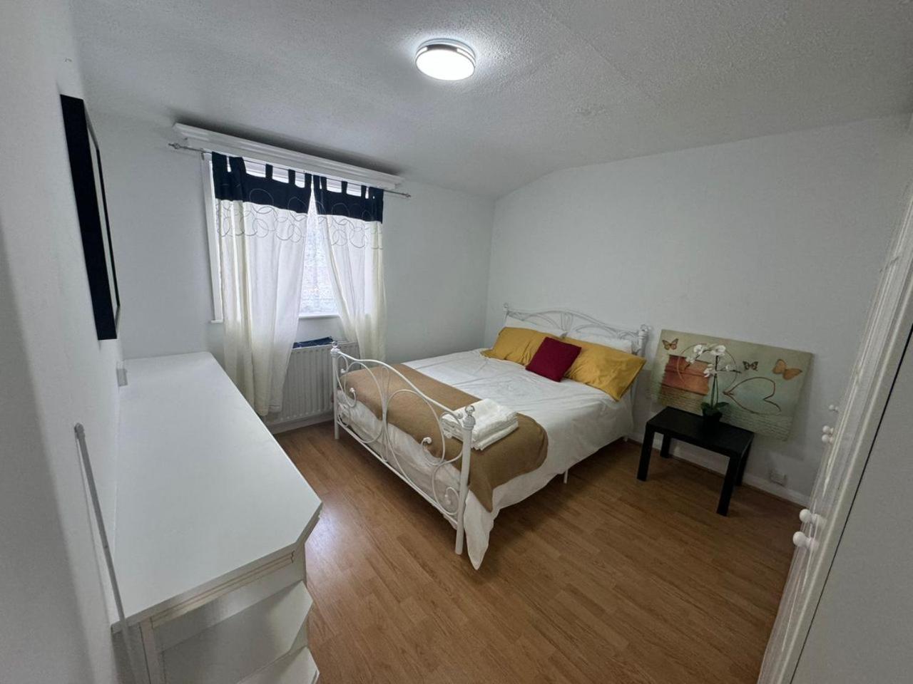 Charming 3-Bedroom Retreat With Modern Comforts South Ockendon Εξωτερικό φωτογραφία