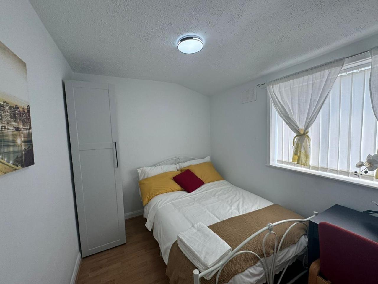 Charming 3-Bedroom Retreat With Modern Comforts South Ockendon Εξωτερικό φωτογραφία